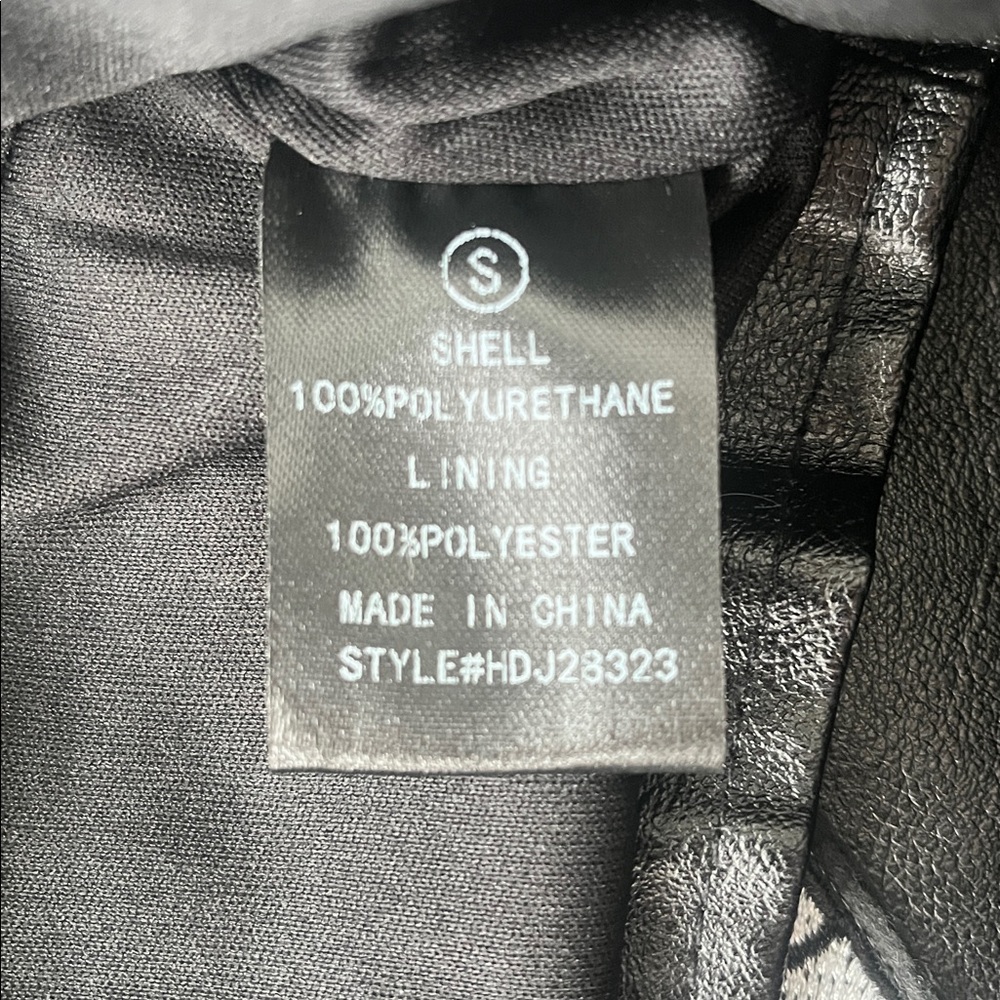 Cropped Faux Leather Moto Jacket 🏍️ - Picture 10 of 10